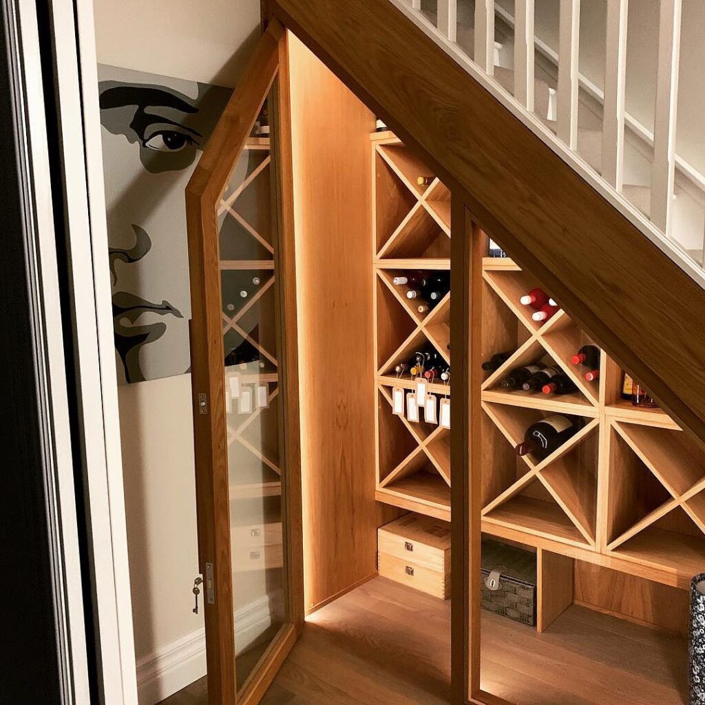 espace cave à vin sous escalier